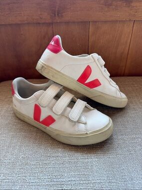 Veja “Recife” White Leather Sneakers with neon Pink Accents, size 39/8